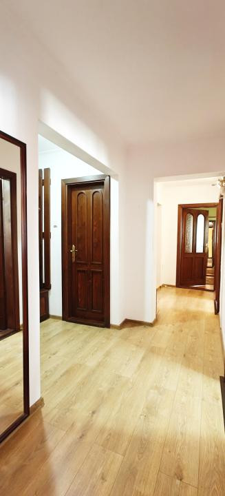 COMISION 0% Apartament 3 camere decomandate/2 băi/balcon/pivniță/Siretului