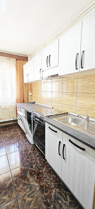 COMISION 0% Apartament 3 camere decomandate/2 băi/balcon/pivniță/Siretului