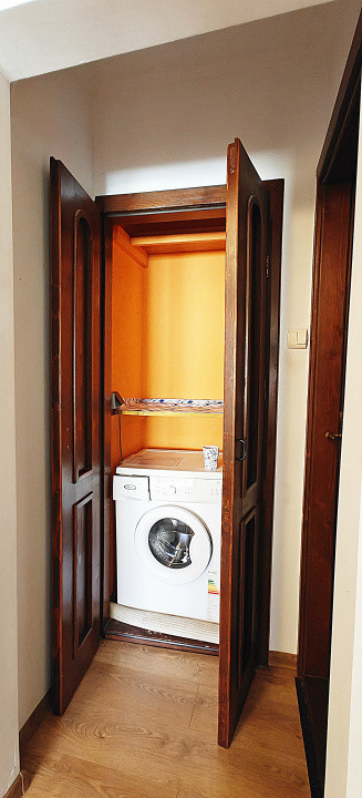 COMISION 0% Apartament 3 camere decomandate/2 băi/balcon/pivniță/Siretului