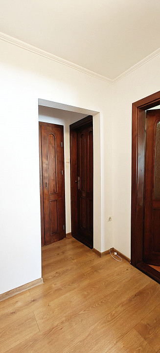 COMISION 0% Apartament 3 camere decomandate/2 băi/balcon/pivniță/Siretului