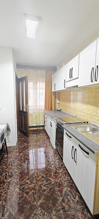 COMISION 0% Apartament 3 camere decomandate/2 băi/balcon/pivniță/Siretului