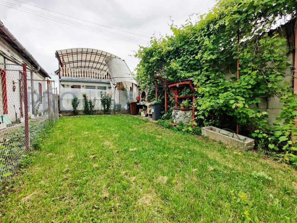 COMISION 0% Spatiu prestari servicii+2 apartamente+garaj+2 terase+520mp teren
