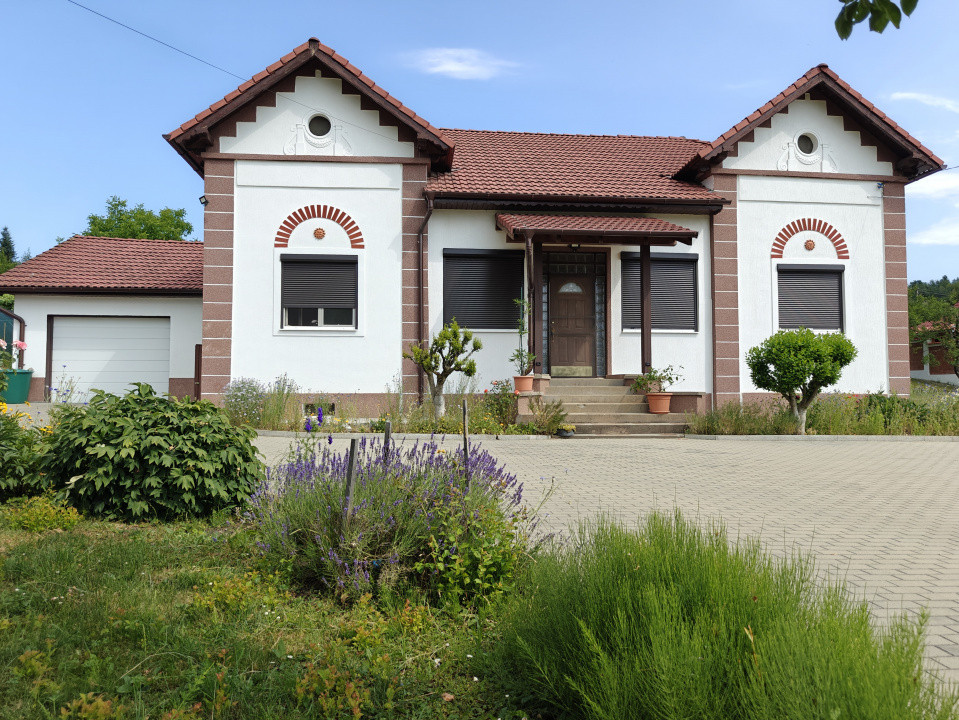 COMISION 0% Casă individuală/5 camere/garaj/2.628mp teren/Cisnădioara 