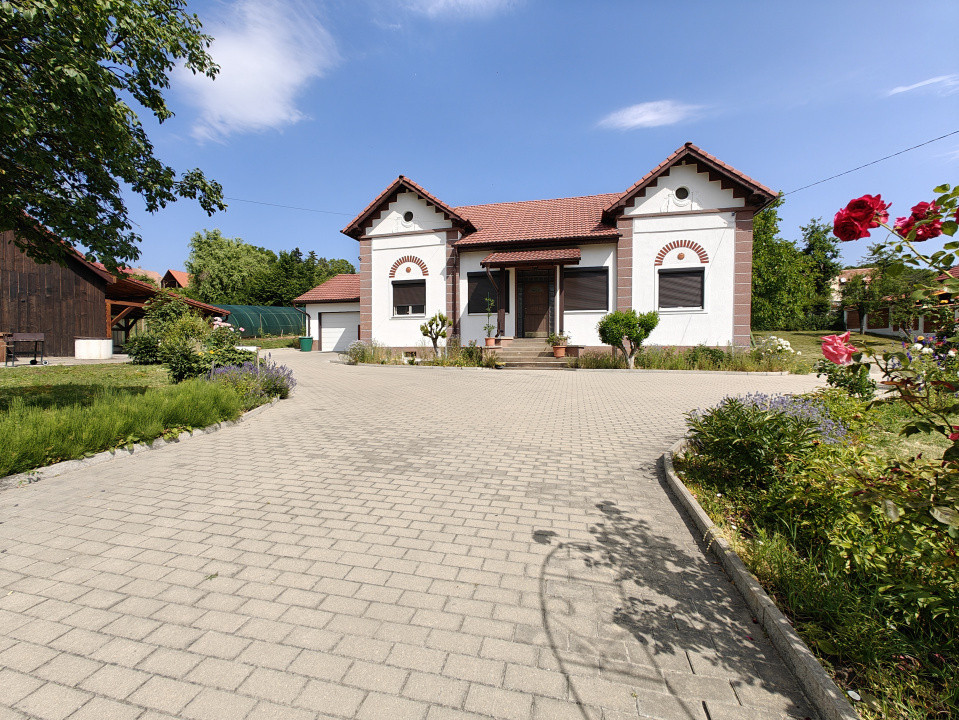 COMISION 0% Casă individuală/5 camere/garaj/2.628mp teren/Cisnădioara 