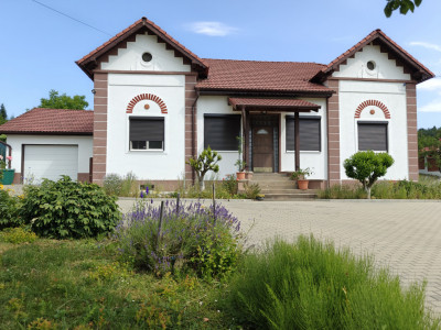 COMISION 0% Casă individuală/5 camere/garaj/2.628mp teren/Cisnădioara 